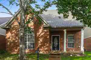 featured image of 600 Ashley Glen Cir W