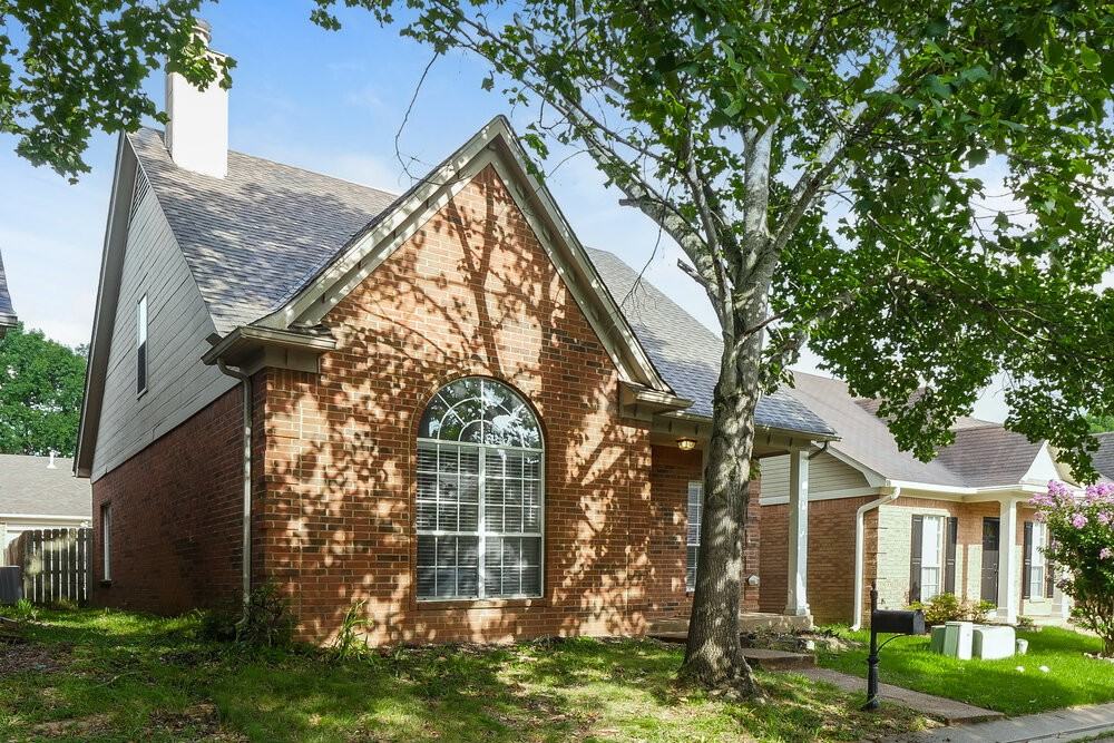 600 Ashley Glen Cir W - Photo 4 of 17