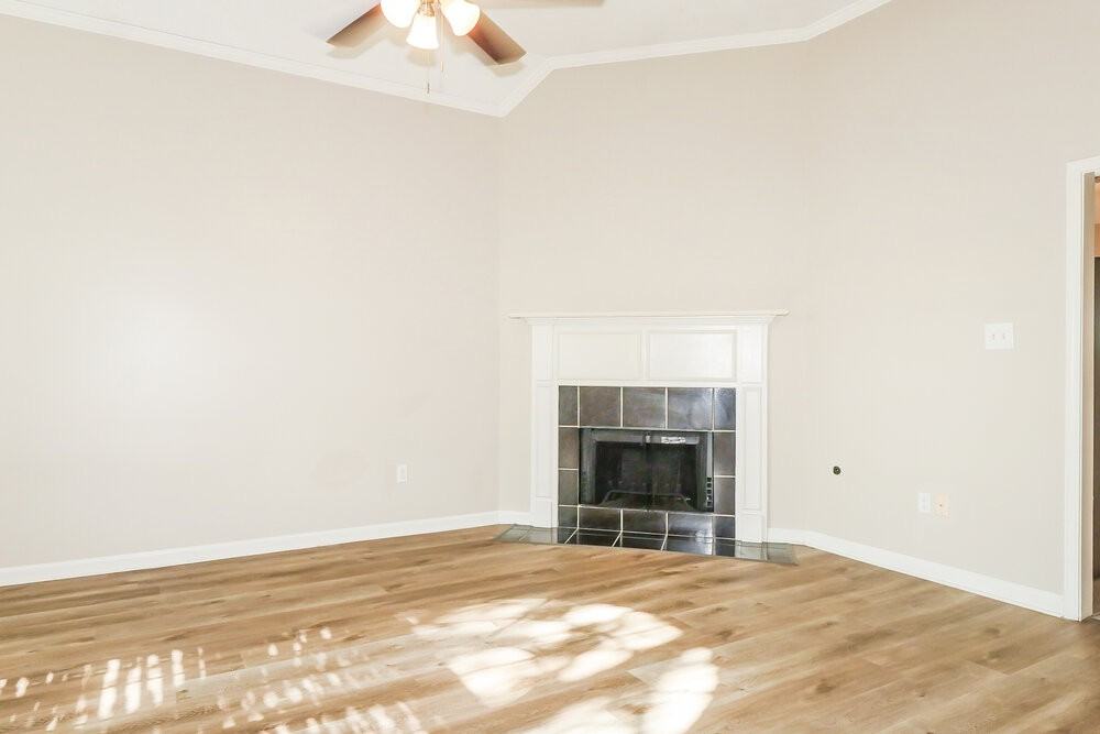 600 Ashley Glen Cir W - Photo 5 of 17