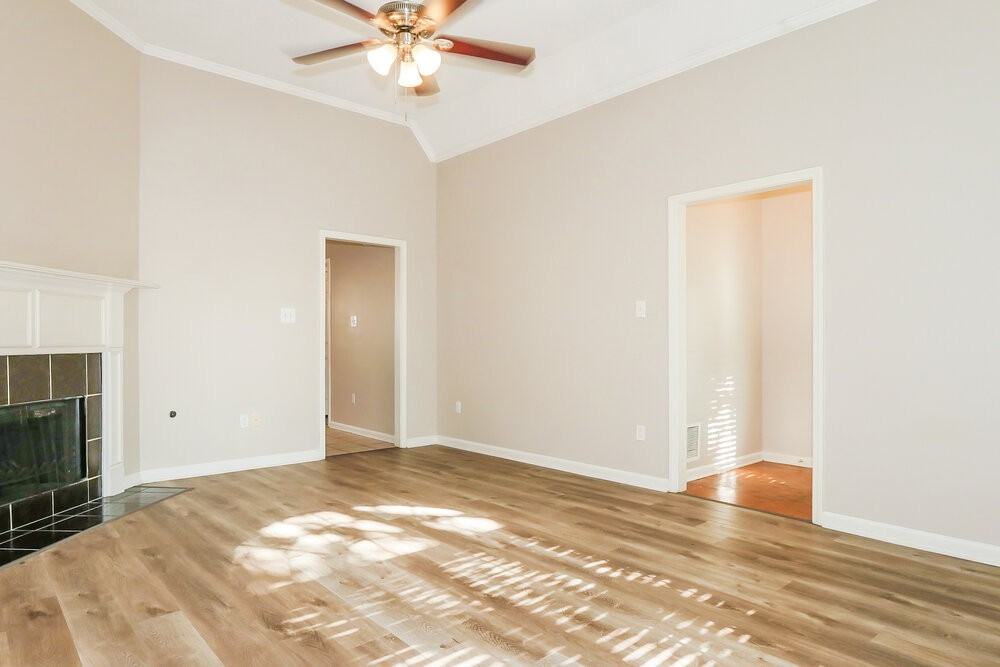 600 Ashley Glen Cir W - Photo 6 of 17