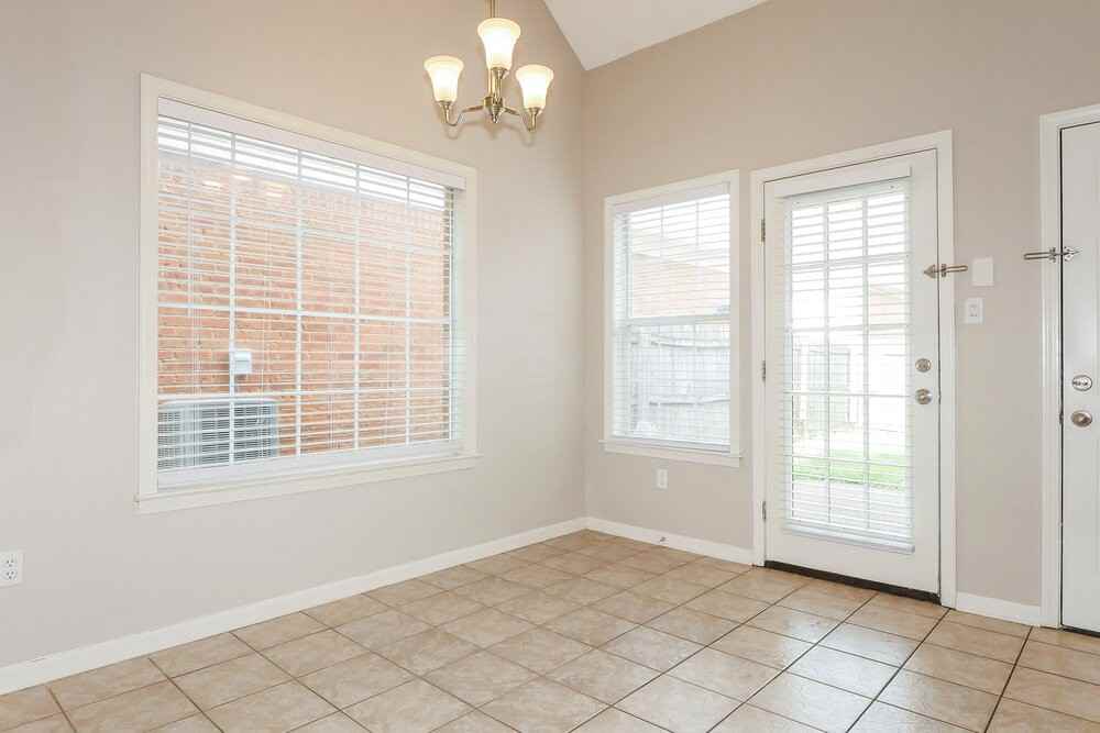 600 Ashley Glen Cir W - Photo 7 of 17