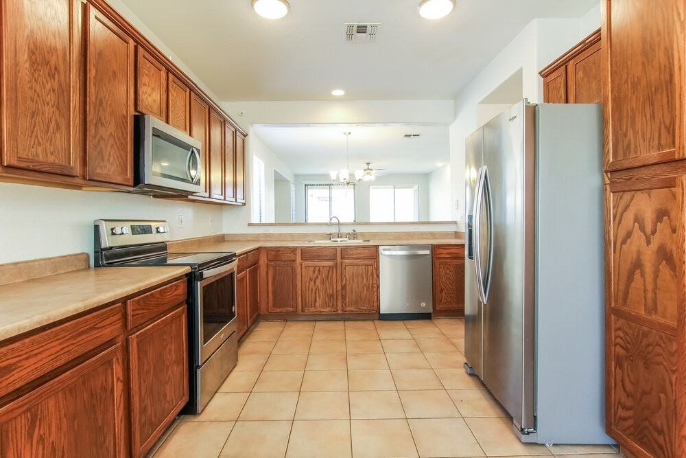15248 W Port Royale Ln - Photo 7 of 16