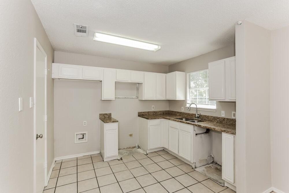 4530 Lizzy Dr - Photo 6 of 16