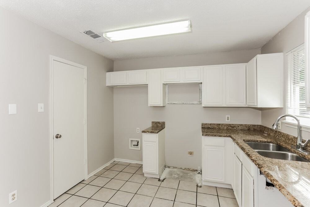 4530 Lizzy Dr - Photo 7 of 16