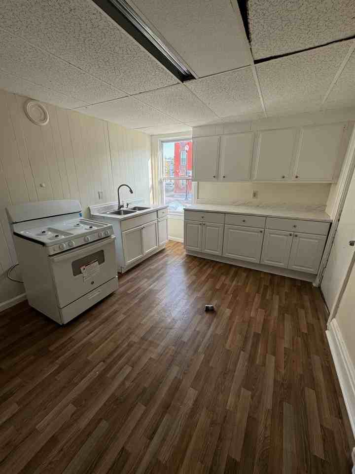 316 4th St #1 - Photo 2 of 9