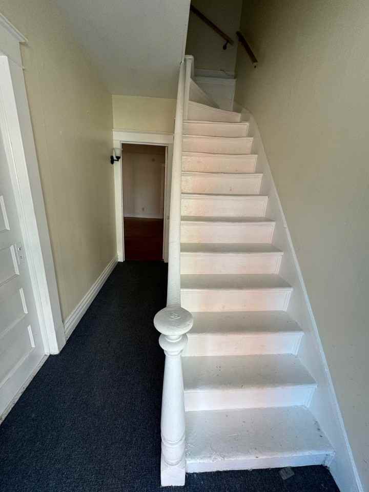316 4th St #1 - Photo 5 of 9