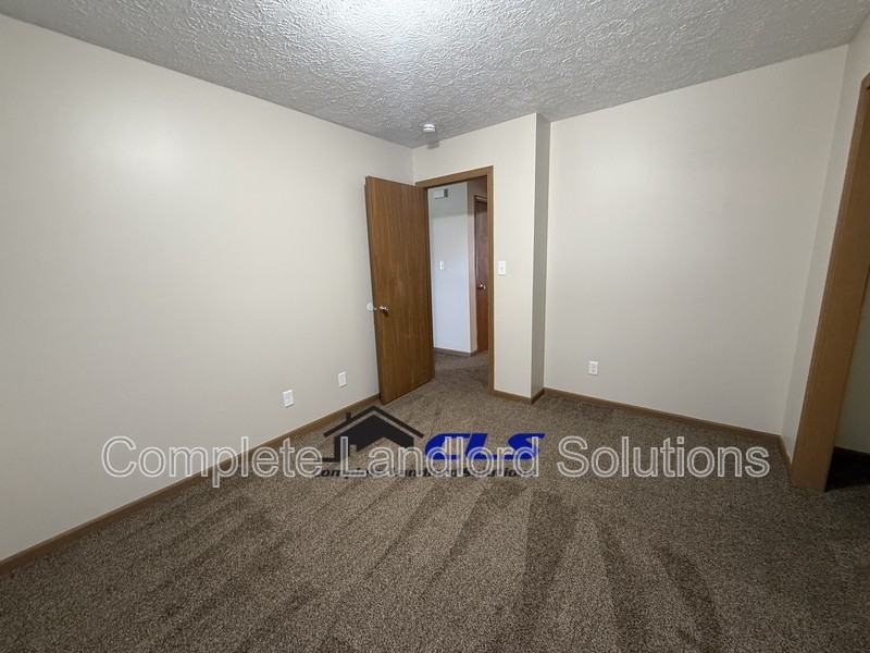 1822 E Southern Manor Dr - Photo 3 of 4
