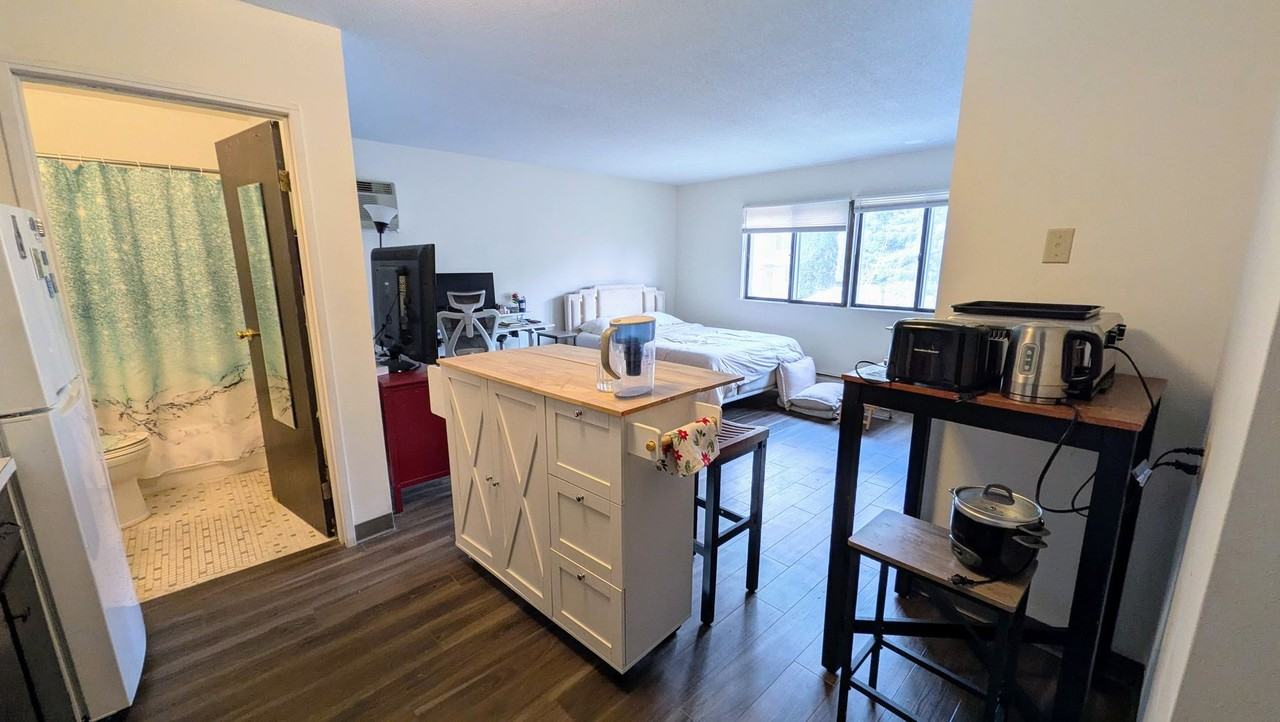 615 Ontario Street SE - Photo 3 of 20