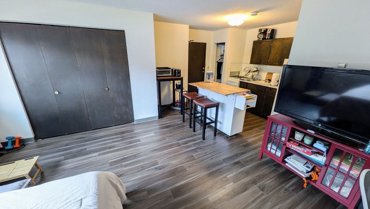 615 Ontario Street SE - Photo 5 of 20
