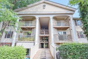 featured image of 725 Ridgeside Dr #H