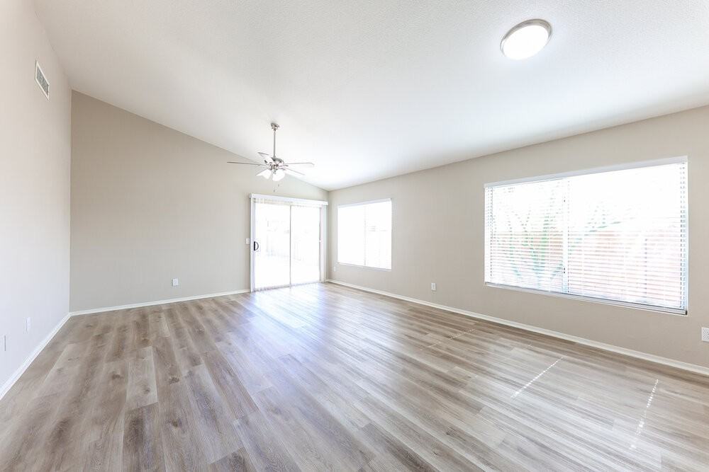 2310 E Morrow Dr - Photo 4 of 16