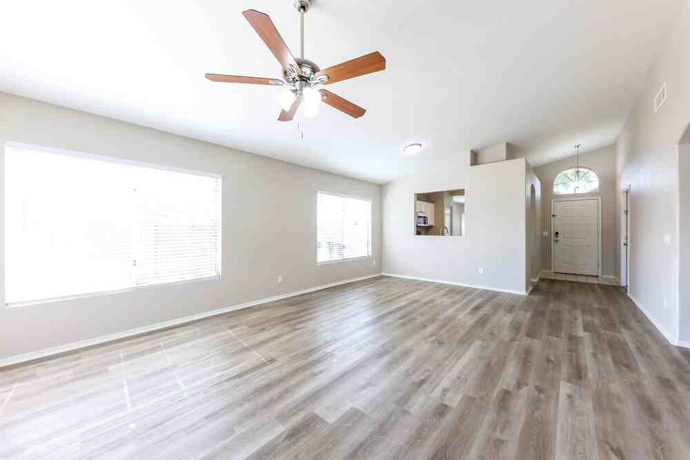 2310 E Morrow Dr - Photo 5 of 16