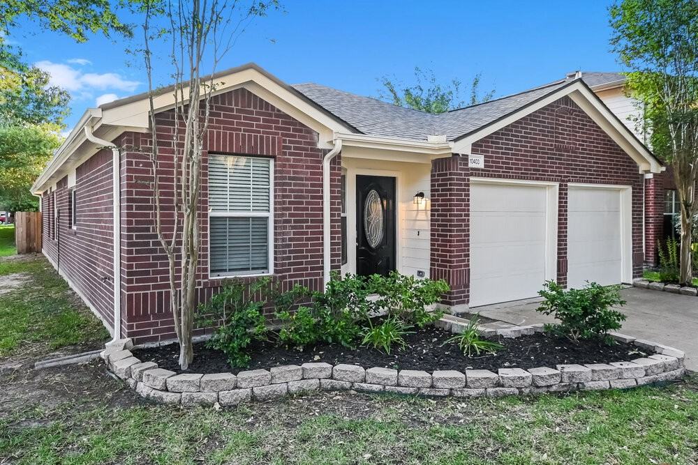 10403 Falling River Dr - Photo 3 of 16
