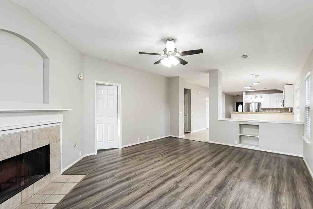 10403 Falling River Dr - Photo 4 of 16