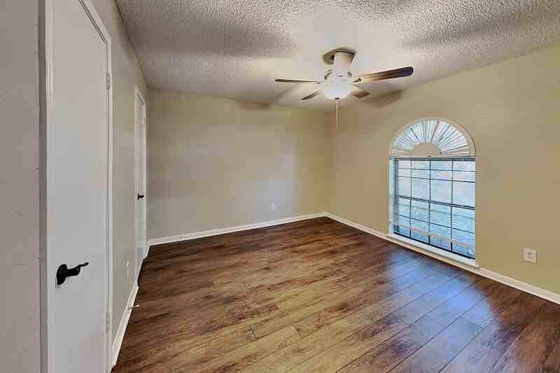 7709 Silveridge Dr - Photo 7 of 19