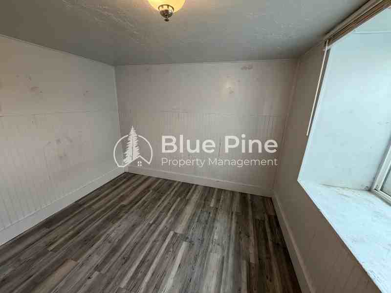 560 Oneida Ave #1 - Photo 5 of 7