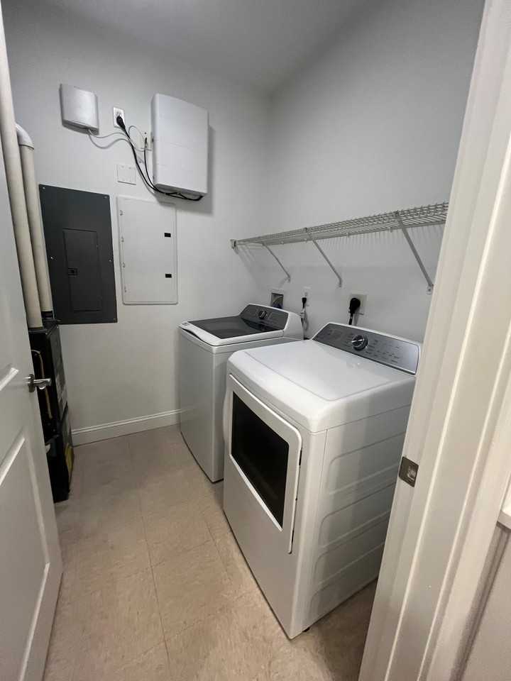 The Springs Luxury Apartments - Photo 7 of 7