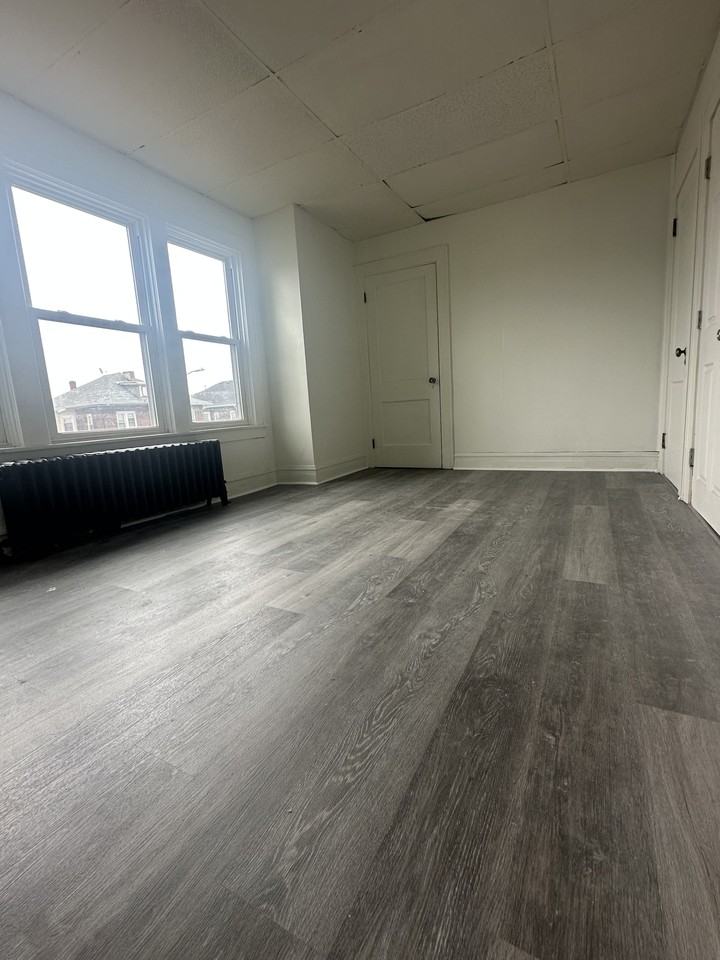 1000 1/2 S 18th St #1 - Photo 6 of 8