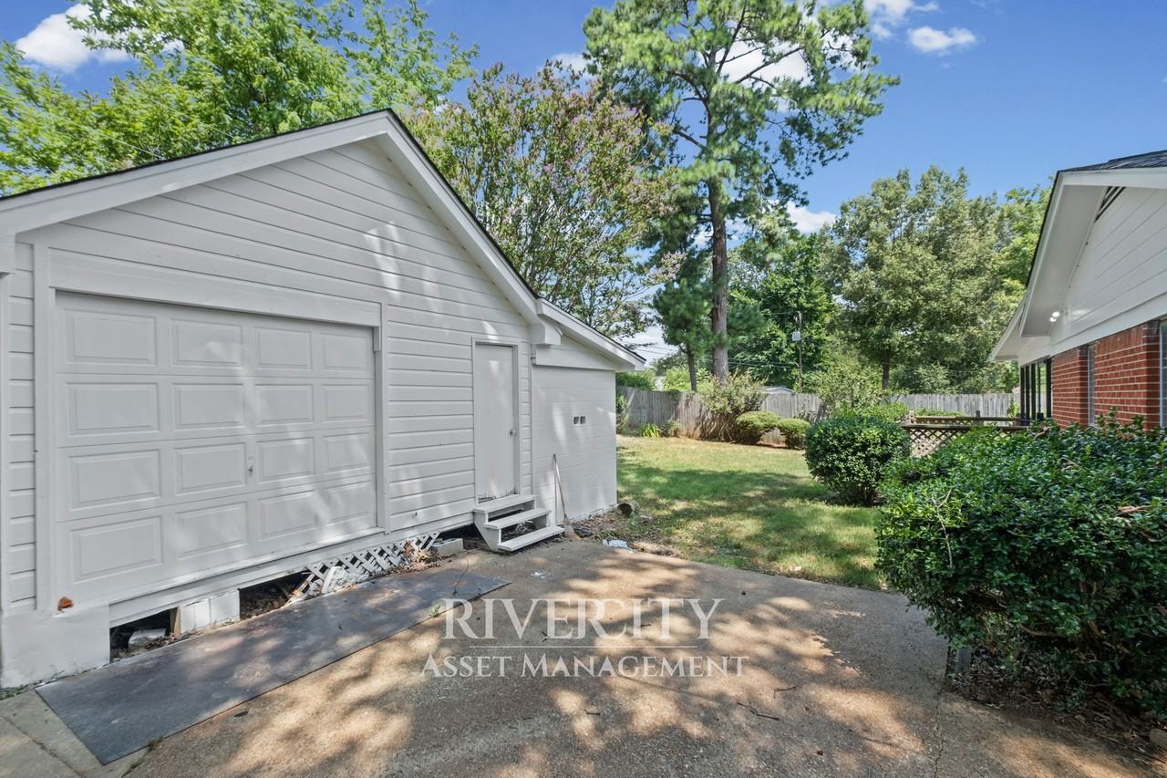 3975 Bishops Bridge Rd #1 - Photo 3 of 22
