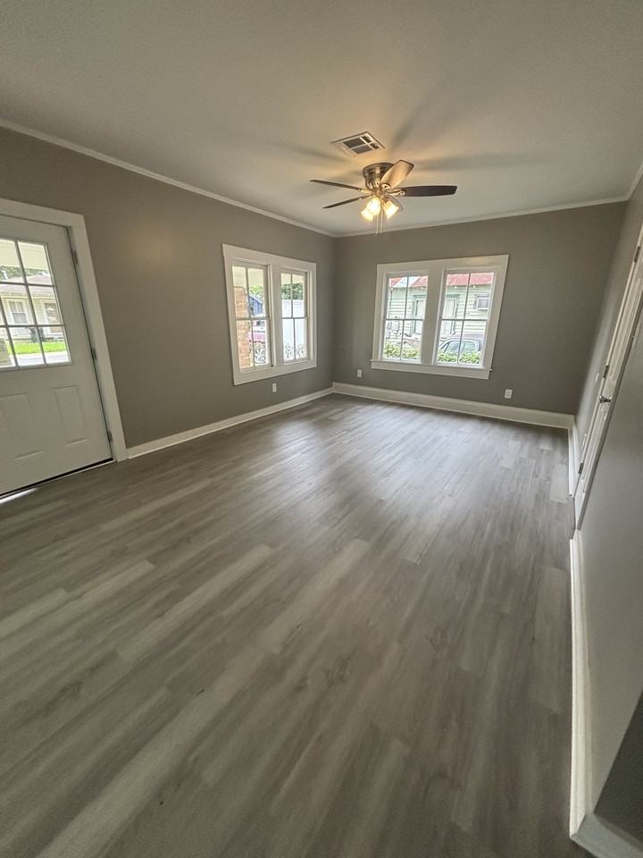 446 Carver St #1 - Photo 2 of 7