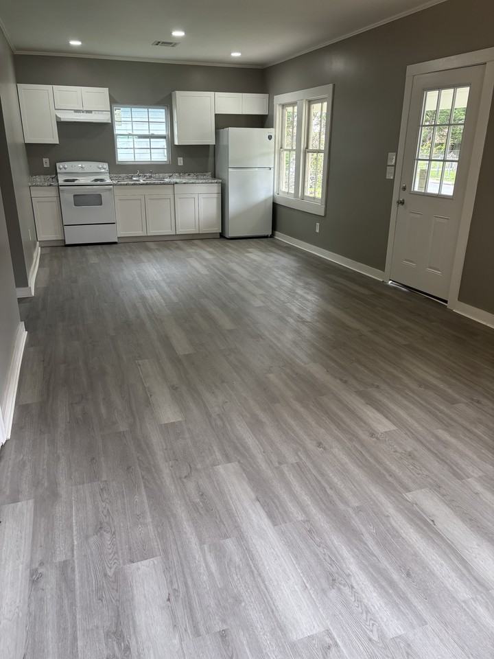 446 Carver St #1 - Photo 3 of 7