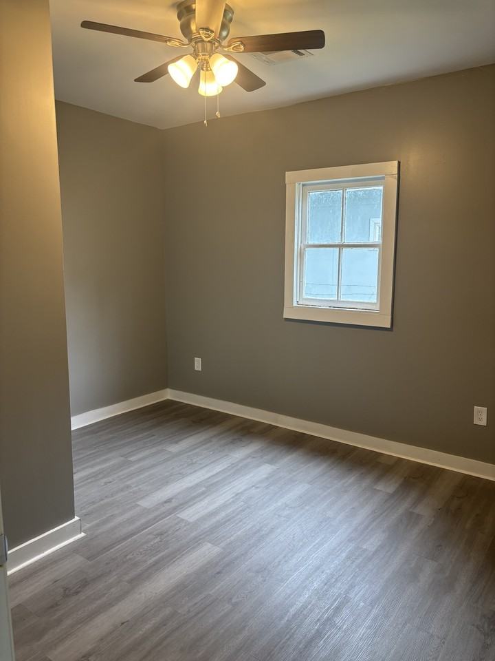 446 Carver St #1 - Photo 4 of 7