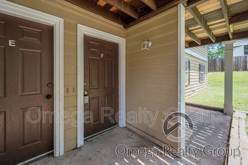156 Patton St W #F - Photo 2 of 24