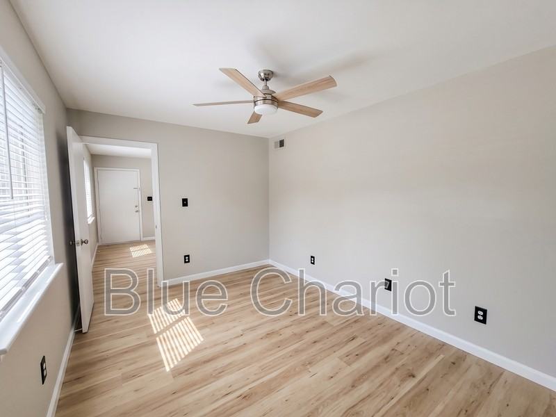 708 Ellington St - Photo 6 of 12