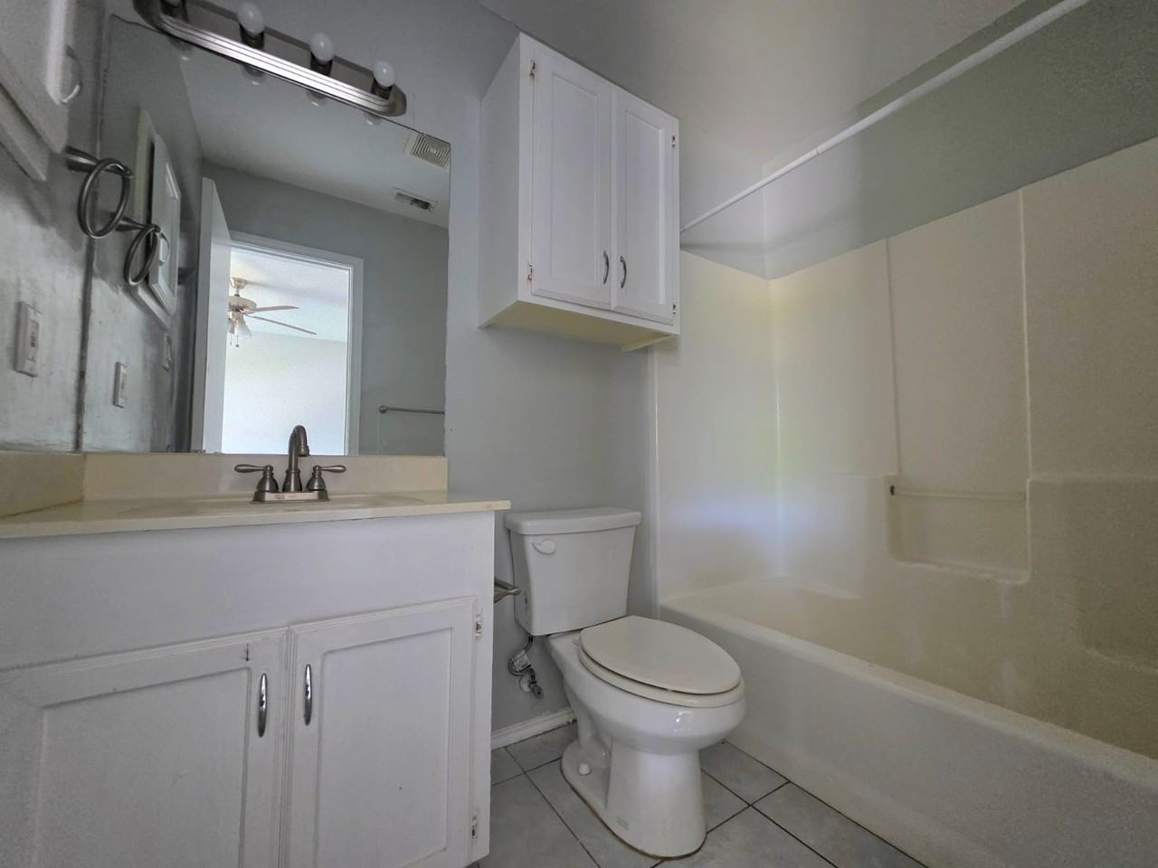 6220 North 11th Street - 52 - UH #52UH - Photo 2 of 7