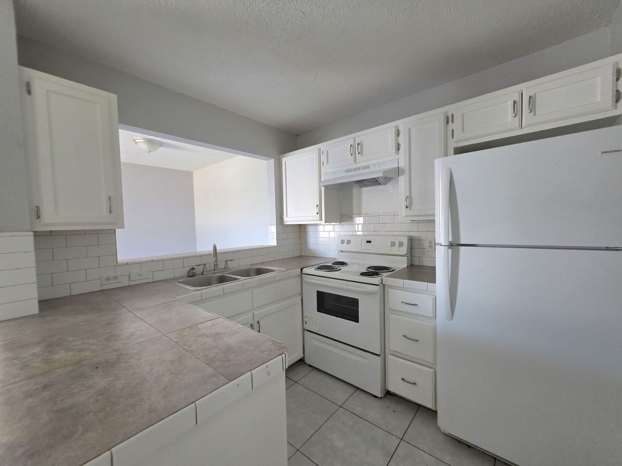 6220 North 11th Street - 52 - UH #52UH - Photo 4 of 7