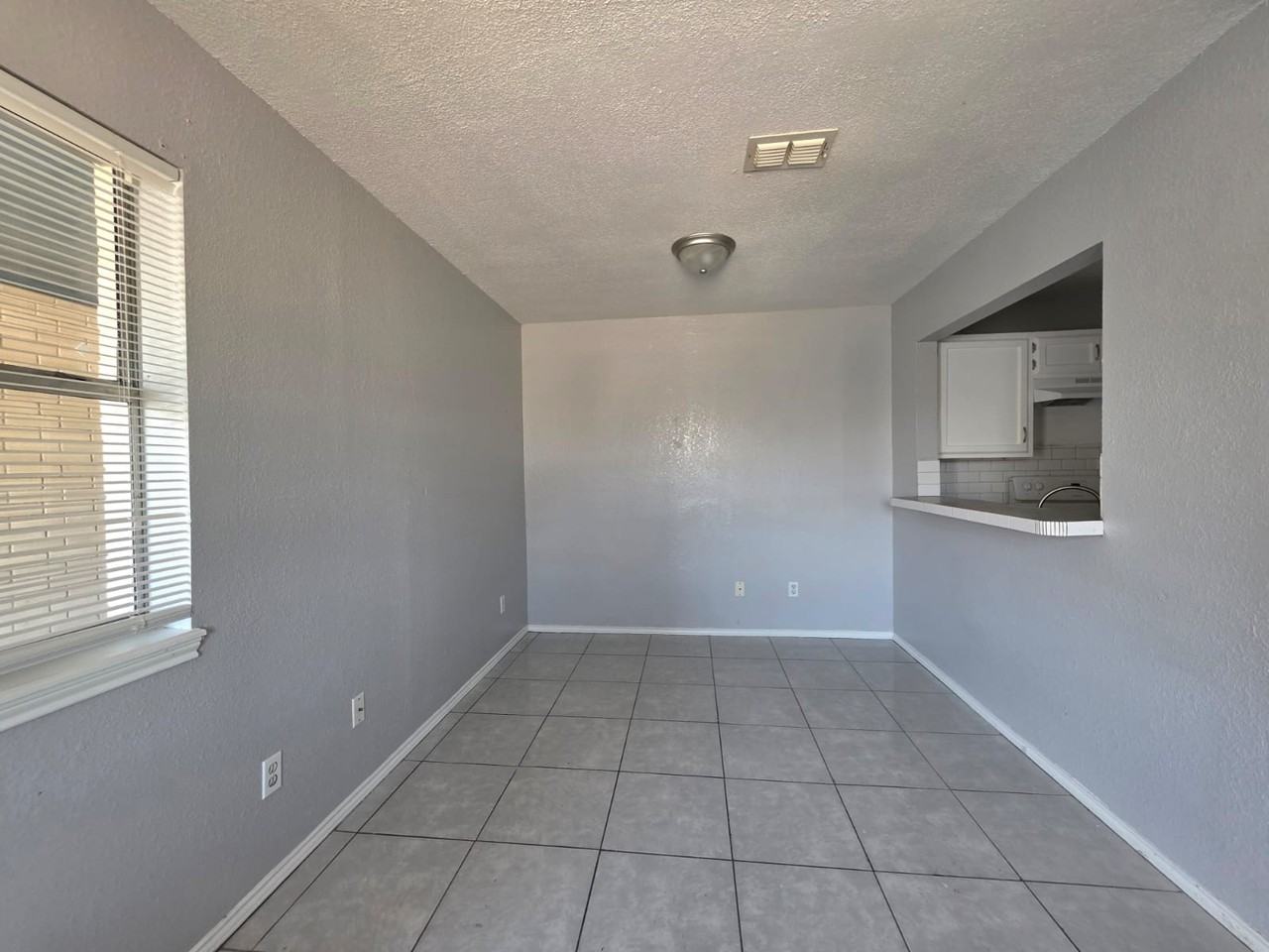6220 North 11th Street - 52 - UH #52UH - Photo 6 of 7