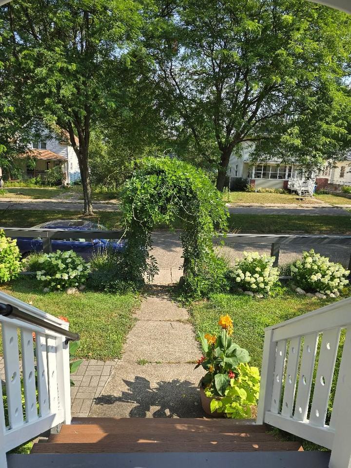 1412 Lane Boulevard - Photo 2 of 20