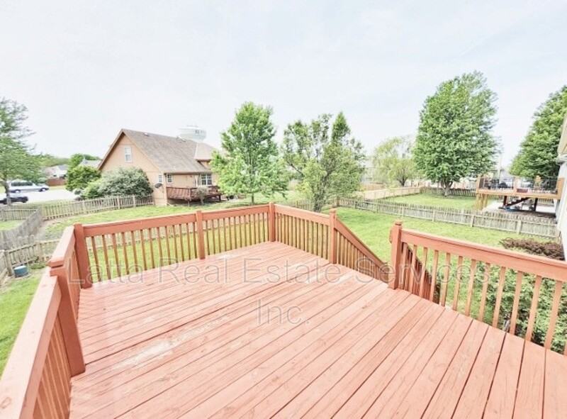1208 Se Meridian Dr - Photo 3 of 19
