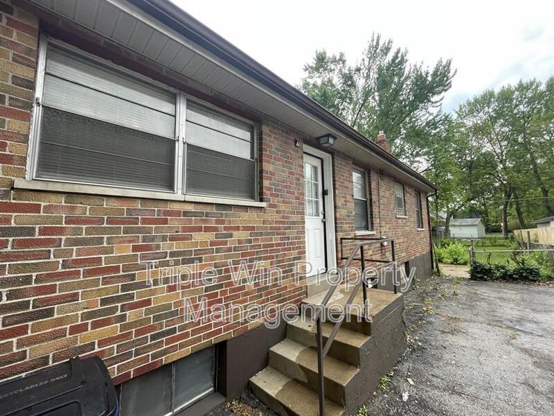 6918 Etzel Ave - Photo 4 of 34