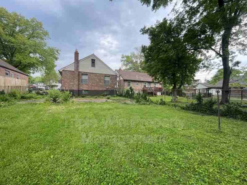 6918 Etzel Ave - Photo 6 of 34