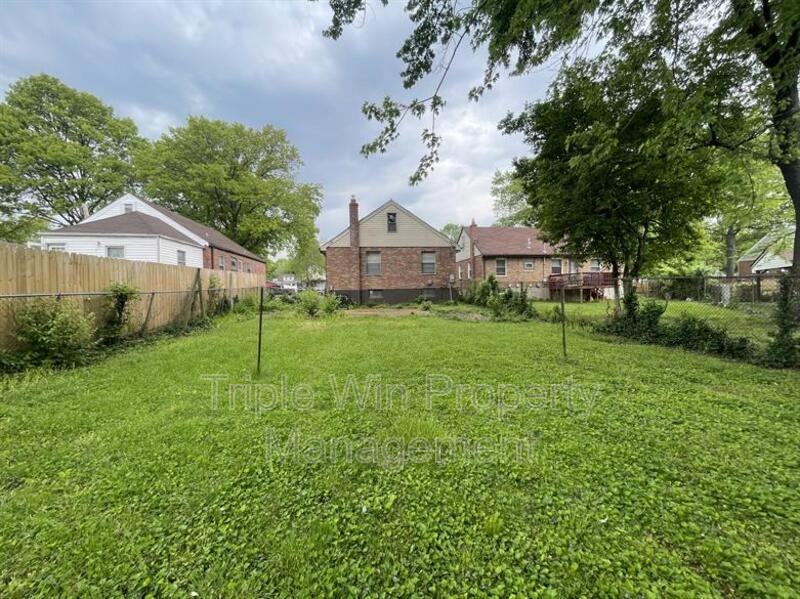 6918 Etzel Ave - Photo 7 of 34