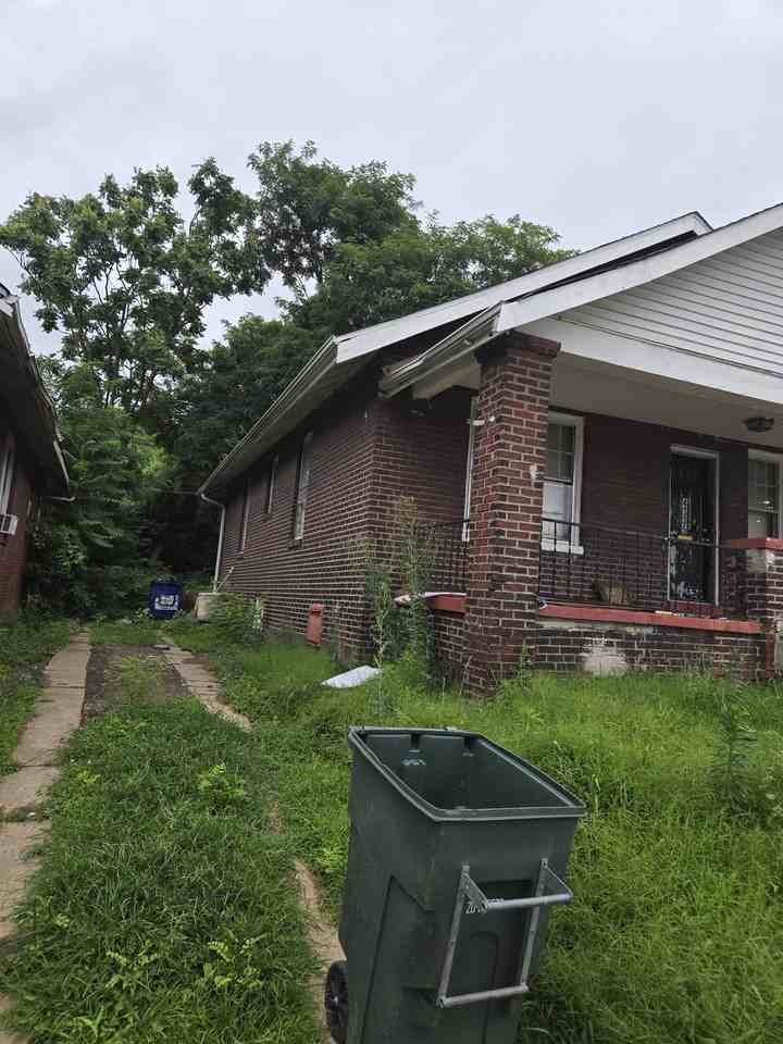 4335 Darby St #1 - Photo 2 of 10