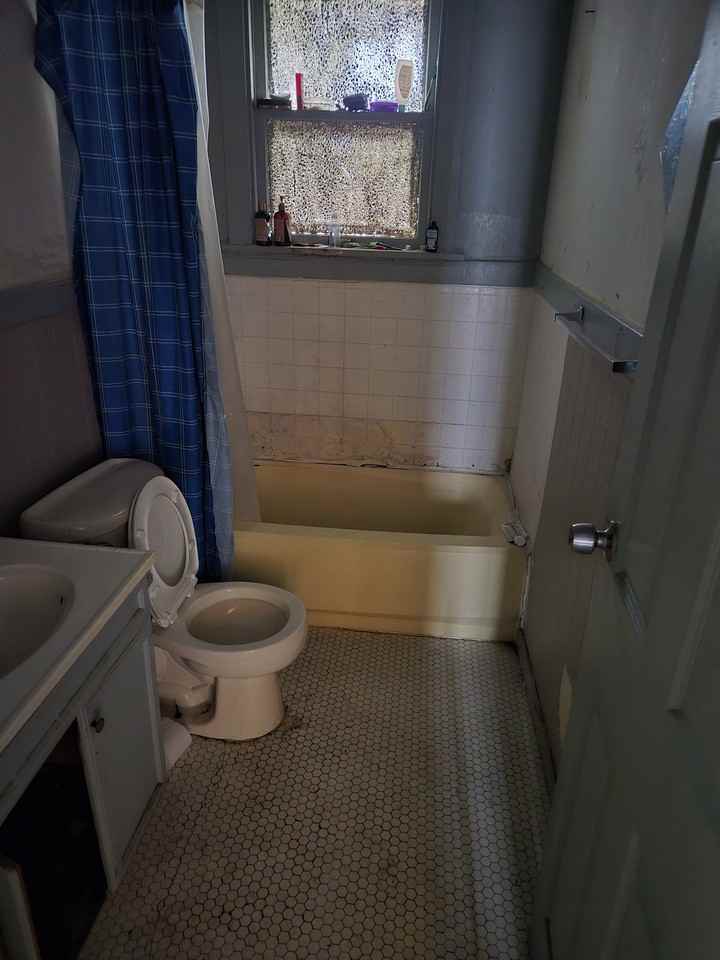 4335 Darby St #1 - Photo 5 of 10