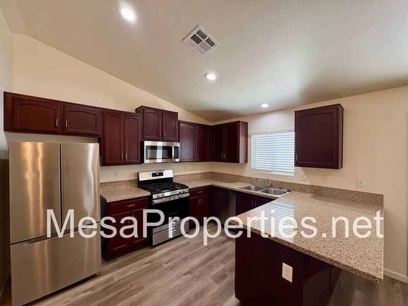 9550 Tamarisk Ave #127 - Photo 5 of 38
