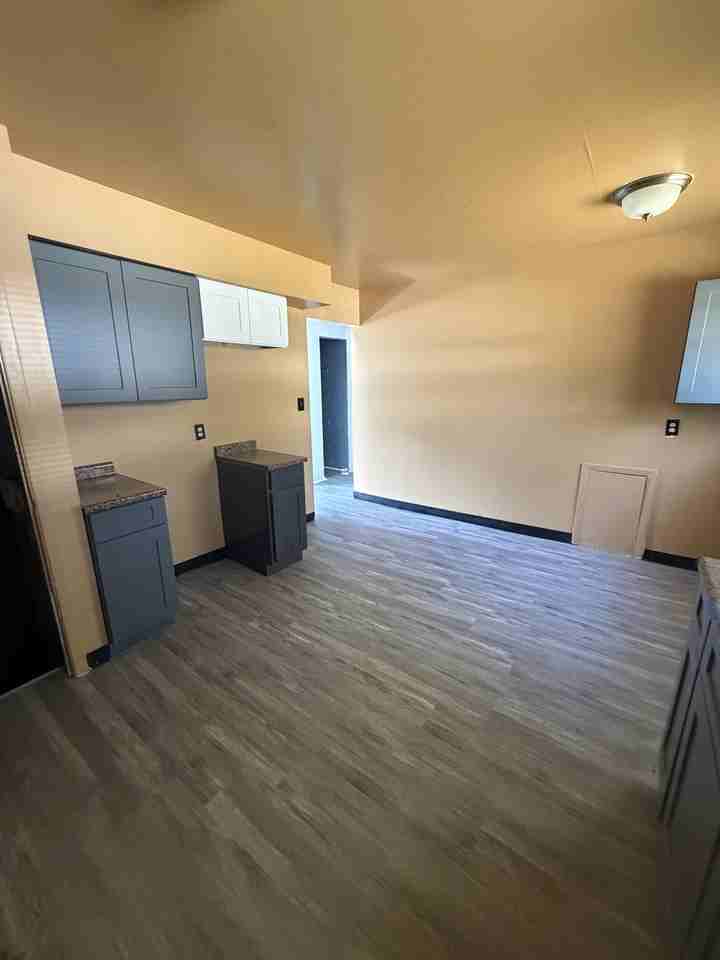 3337 E 130th St #1 - Photo 4 of 20
