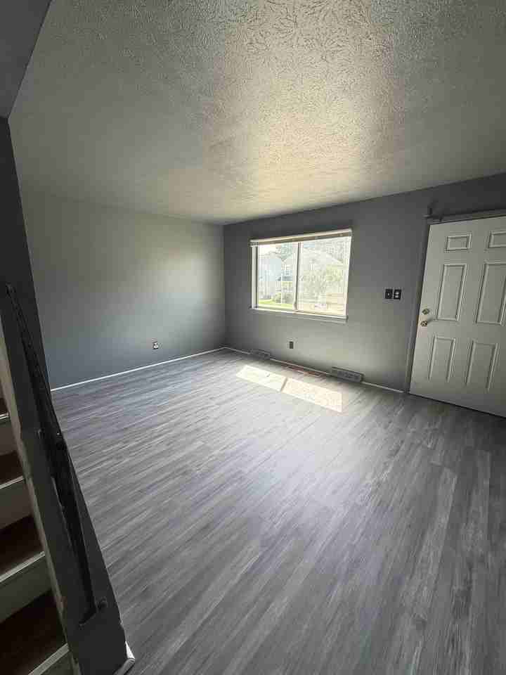 3337 E 130th St #1 - Photo 5 of 20