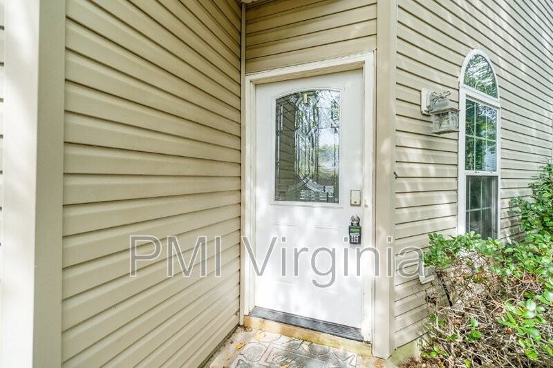 4620 Lee Ave - Photo 5 of 46