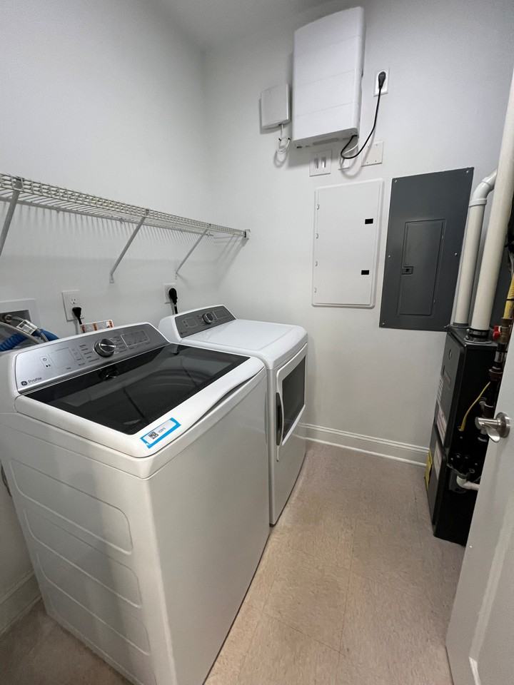 The Springs Luxury Apartments - Photo 7 of 11