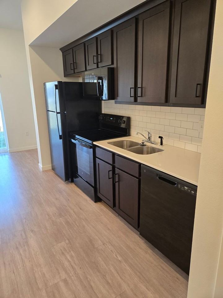 Spirit Of St Louis Apartments - Photo 5 of 14