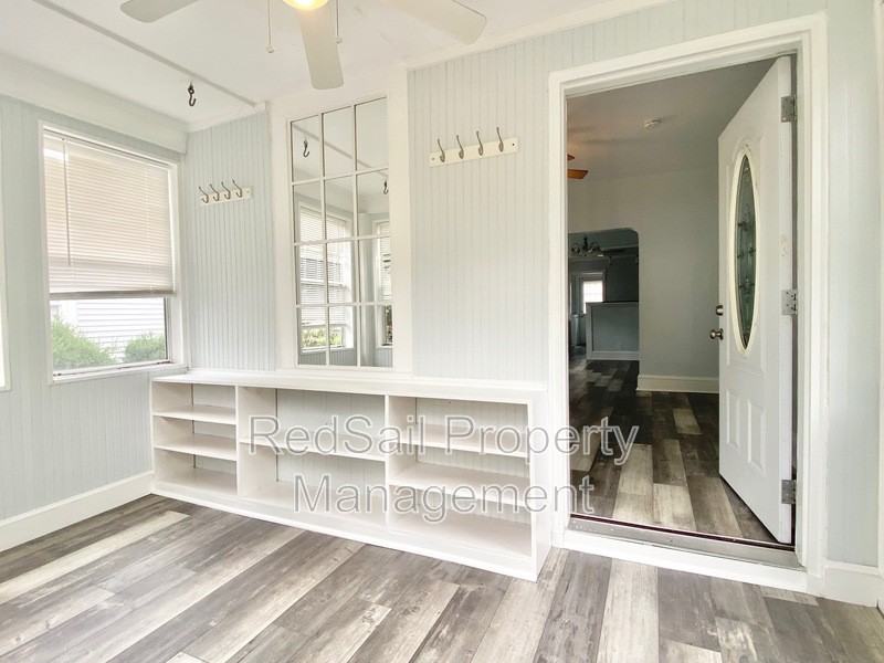 221 Cherry Ave - Photo 3 of 19