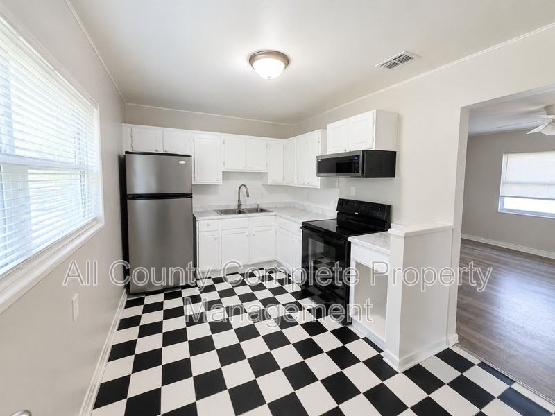 10415 Briarcliff Rd E - Photo 3 of 8