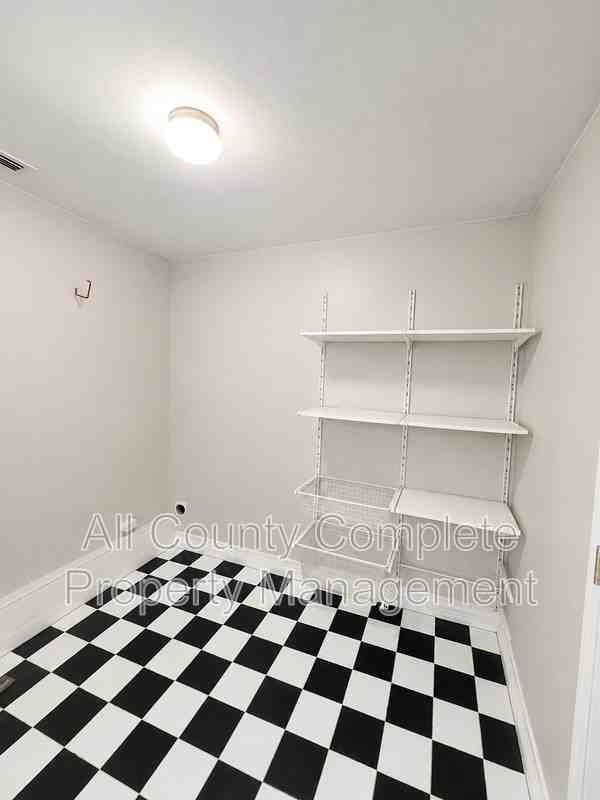 10415 Briarcliff Rd E - Photo 4 of 8