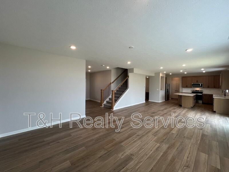16255 Showdown Rd - Photo 4 of 32