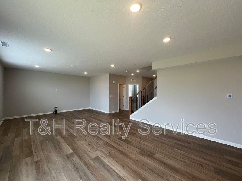 16255 Showdown Rd - Photo 5 of 32
