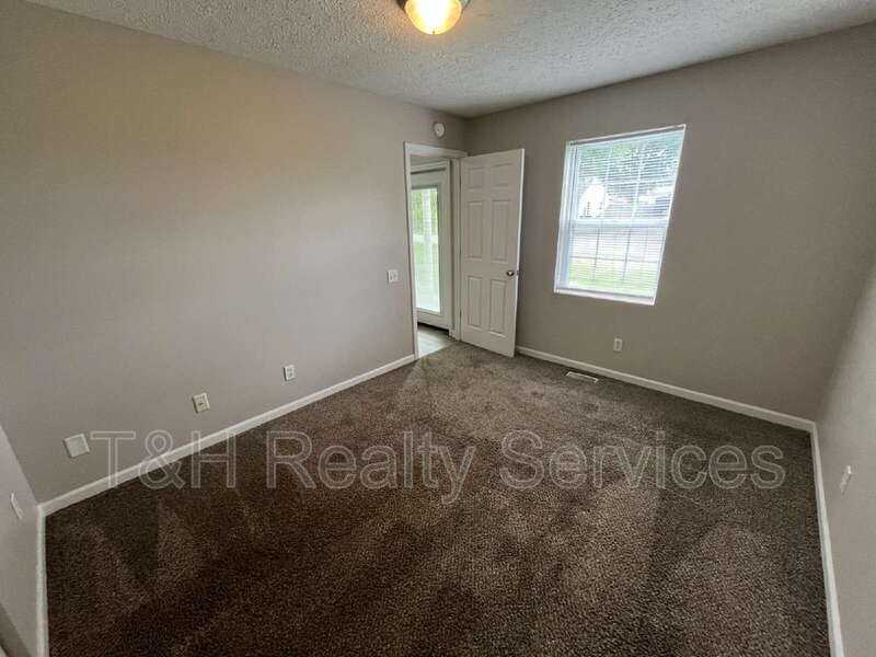 3008 N Pauline Ave - Photo 5 of 23
